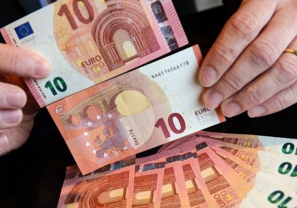 Курс валют в Украине 30 августа 2022: сколько стоит доллар и евро