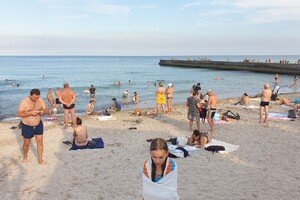 Одесситы устраивают пляжные купания по вечерам 
