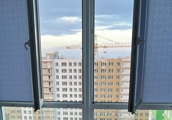 На поселке Котовского трехлетняя девочка выпала из окна на 20-м этаже