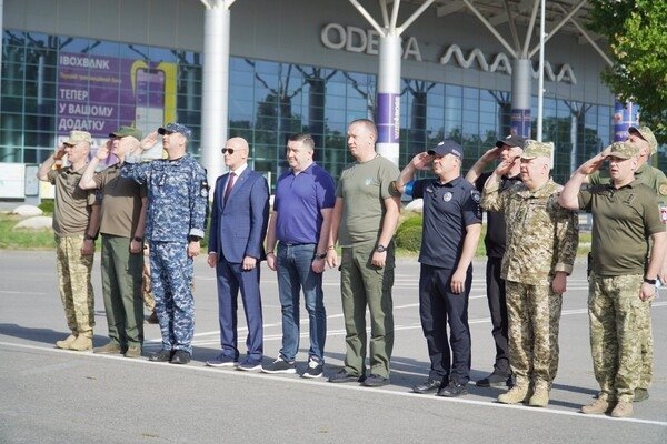 Подняли самое большое знамя: как Одесса отмечает День государственного флага Украины 