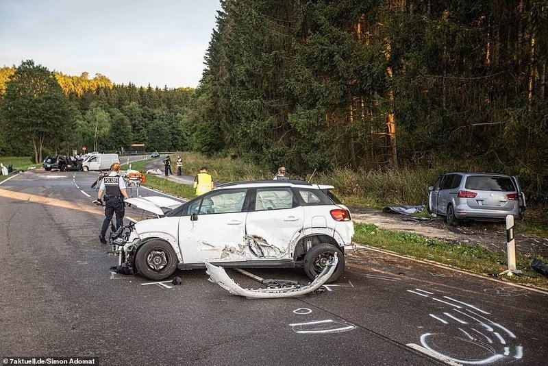 У Німеччині експериментальна модель BMW з автопілотом влаштувала велику аварію з жертвами
