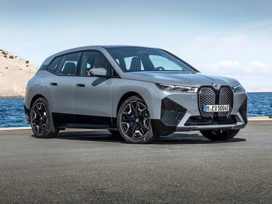У Німеччині експериментальна модель BMW з автопілотом влаштувала велику аварію з жертвами