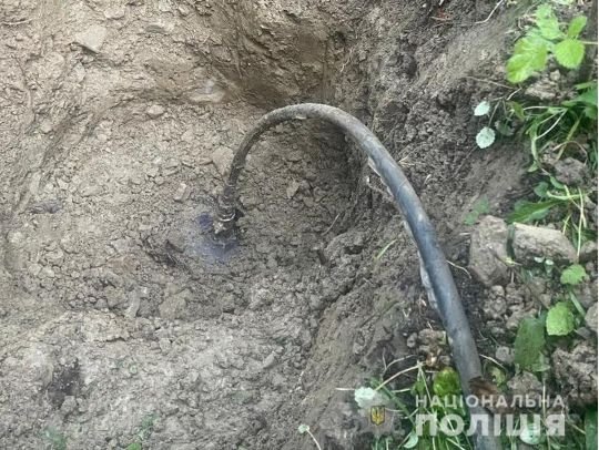 Заробляв до 100 тисяч грн за ніч: молодий хлопець «вигадав спосіб», як красти паливо з нафтопроводу