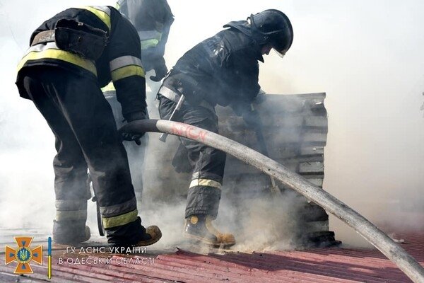 Пожары в ресторане и жилом доме: как прошли сутки у спасателей в Одессе