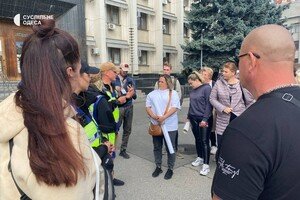 В Одессе под зданием ОВА прошел митинг в поддержку пленных защитников Мариуполя