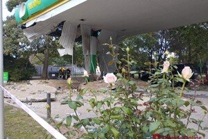 В Одессе на заправке произошел взрыв: под завалами ищут человека (обновлено)