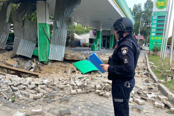В Одессе на заправке произошел взрыв: под завалами ищут человека (обновлено)