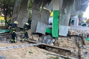 В Одессе на заправке произошел взрыв: под завалами ищут человека (обновлено)