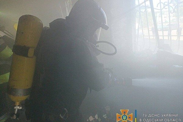 Пожары в ресторане и жилом доме: как прошли сутки у спасателей в Одессе