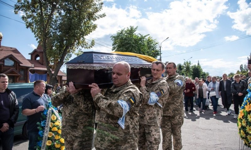 «Батькову нагороду отримає син Марат»: Сергій Сова, фото руки якого облетіло весь світ, посмертно став «Героєм України»
