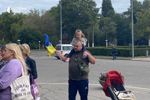 В Одессе под зданием ОВА прошел митинг в поддержку пленных защитников Мариуполя