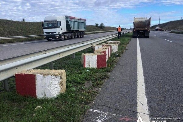 C дорог в Одесской области убирают ограничители, которые появились там из-за войны