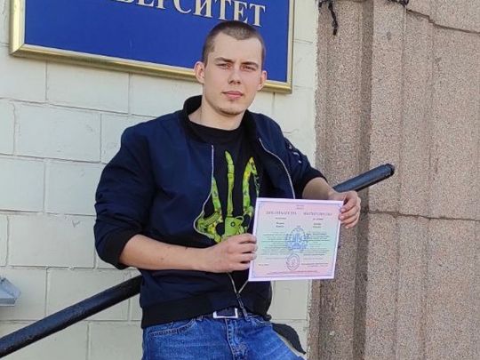 «Дивлюсь — права нога сина обвуглена лежить і кістка вище коліна стирчить»: рашисти покалічили 23-річного хлопця на Київщині