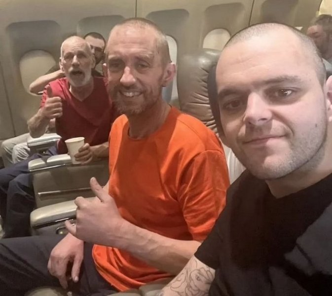 Не чекали: звільнених із рашистського полону британців зустрічав Роман Абрамович
