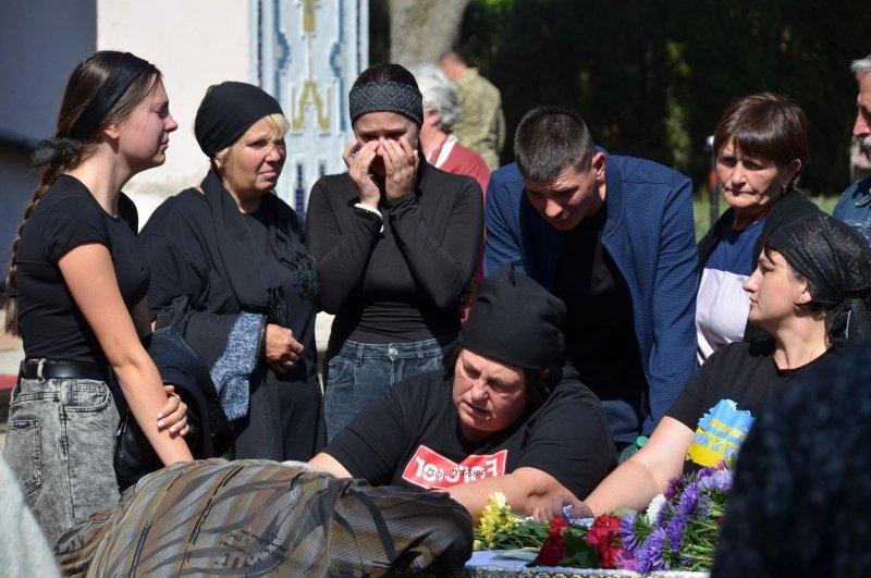 «Він на милицях оббивав пороги військкомату, аби знову стати у стрій»: щемлива історія про героя з Вінниччини
