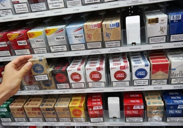 Киевские депутаты предлагают спрятать сигареты под прилавки по всей Украине
