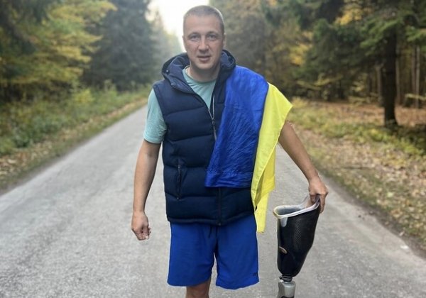 Ветеран АТО дошел из Одессы в Яремче пешком и собрал три миллиона гривен для ВСУ