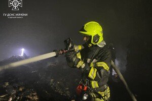 Пожар в ангаре и опасная находка: как прошли сутки у одесских спасателей