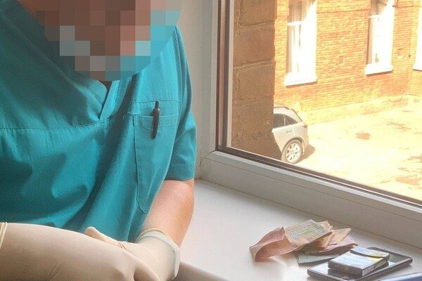 В Одессе медик требовал деньги за бесплатную операцию с военнослужащего