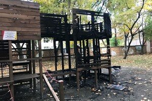 В Одессе вандалы сожгли детскую площадку