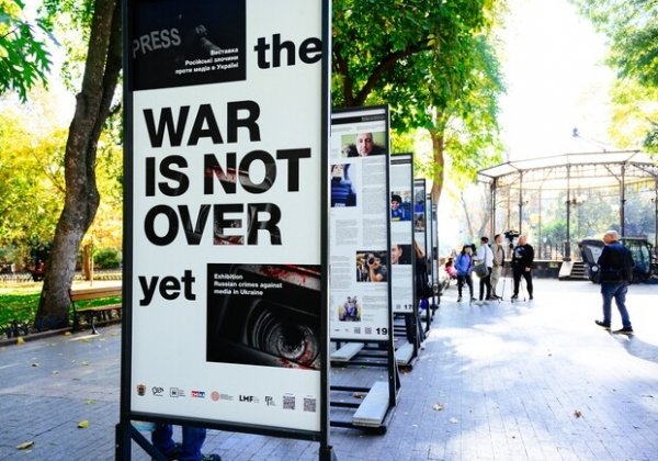 "Война еще не закончилась": в Одессе открыли фотовыставку, посвященную журналистам