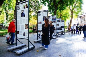 "Война еще не закончилась": в Одессе открыли фотовыставку, посвященную журналистам