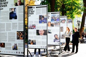"Война еще не закончилась": в Одессе открыли фотовыставку, посвященную журналистам