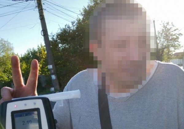 Одесские патрульные задержали сбежавшего водителя BMW, который устроил пьяное ДТП