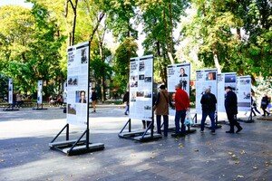 "Война еще не закончилась": в Одессе открыли фотовыставку, посвященную журналистам