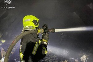 Пожар в ангаре и опасная находка: как прошли сутки у одесских спасателей