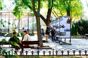 "Война еще не закончилась": в Одессе открыли фотовыставку, посвященную журналистам