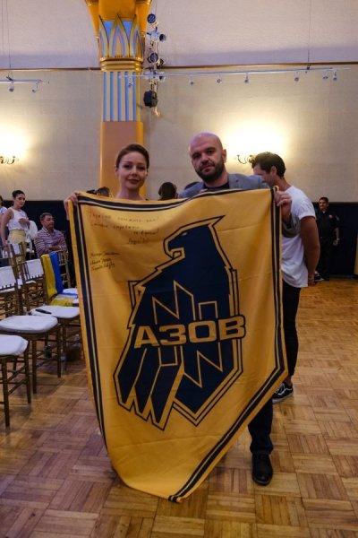 «Це справжні Атланти, які тримають на своїх плечах безпеку нашої держави», — Тіна Кароль зустрілась з визволеними бійцями полку «Азов»