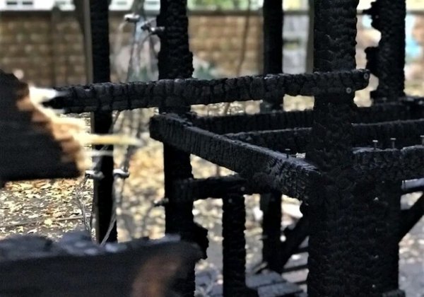 В Одессе вандалы сожгли детскую площадку
