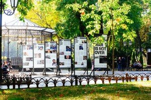 "Война еще не закончилась": в Одессе открыли фотовыставку, посвященную журналистам