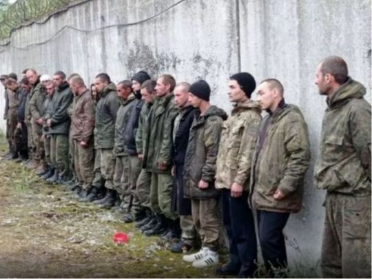 Мобілізовані росіяни протестують, що їх кинули на передову, не навчивши вбивати українців