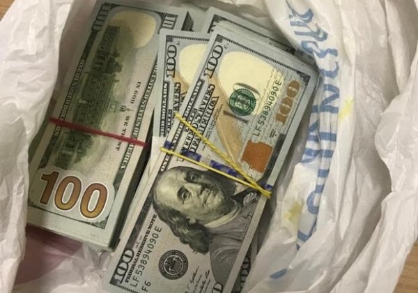 На границе задержали одесситку, которая пыталась вывезти за пределы Украины почти 49 тысяч долларов