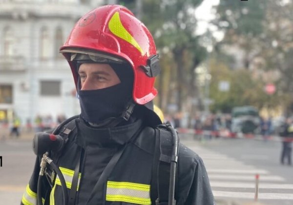 Вечером в Одессе горели две квартиры: пострадал мужчина