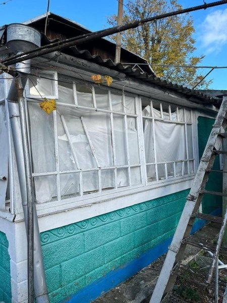 Уламки збитої над Україною російської ракети впали на село у Молдові (фото)