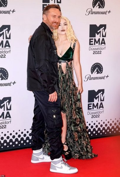 Європейська премія MTV: Тейлор Свіфт та Ріта Ора вразили шанувальників відвертими вбраннями