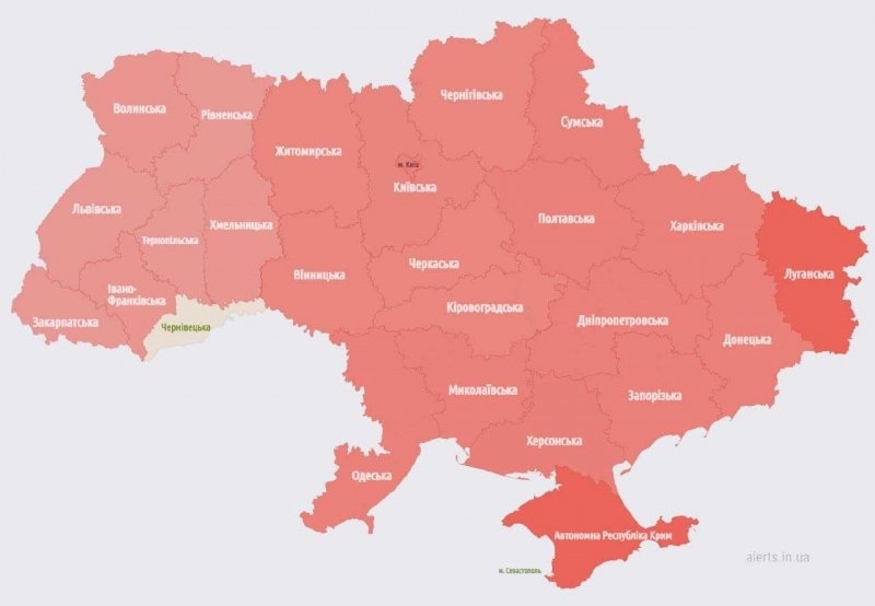Масований ракетний обстріл ворогом України: в більшості областей потужно працює ППО (онлайн)