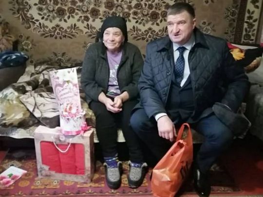 За загиблого сина — торт: у росії вручили подарунки родичам рашистів