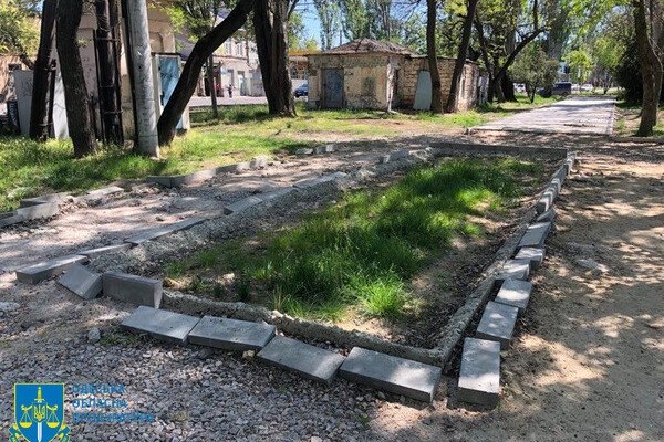 На благоустройстве сквера на поселке Котовского разворовали полмиллиона гривен