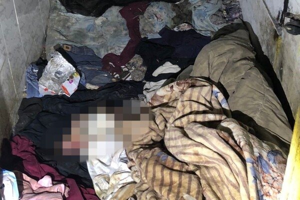 В Одессе задержали бездомную, которая родила и бросила младенца в заброшке на "Двух Столбах"