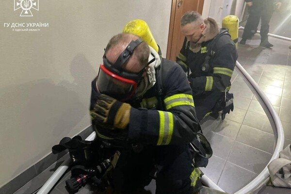Из-за пожара в квартире 24-этажки в Аркадии погибла женщина 