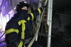 Пожар в торговых павильонах и смертельное ДТП: как прошли сутки у одесских спасателей