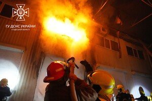Пожар в торговых павильонах и смертельное ДТП: как прошли сутки у одесских спасателей