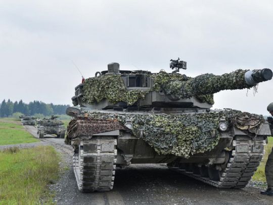 Нічого особистого, просто бізнес: чому насправді Німеччина не передає танки Україні