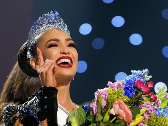 Всипана сапфірами та білими діамантами: стало відомо, у скільки обійшлась корона «Міс Всесвіт 2022»