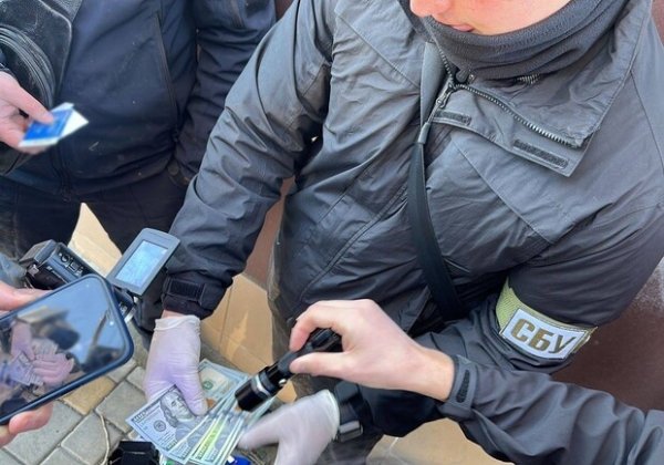 Таможенная коррупция: работник Одесской таможни требовал взятку за оформление гуманитарной помощи