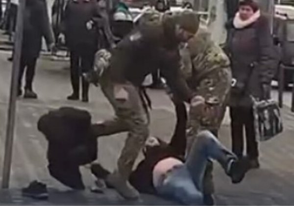 Военных, которые насильно задержали мужчину на Привозе, привлекли к ответственности 
